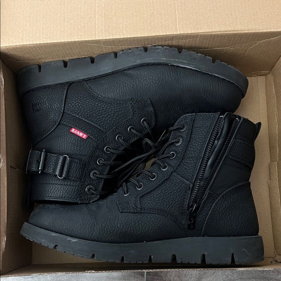 Levi's Black Men's Combat Boots - Picture 1 of 7
